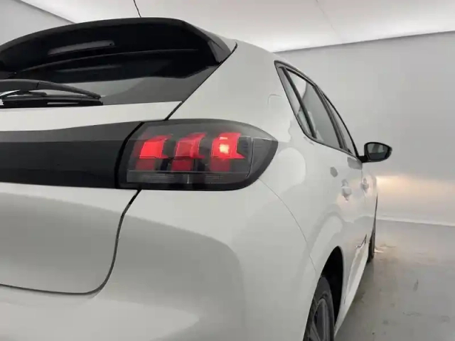 Peugeot 208 puretech 75 s&amp;s bvm5 — photo 33