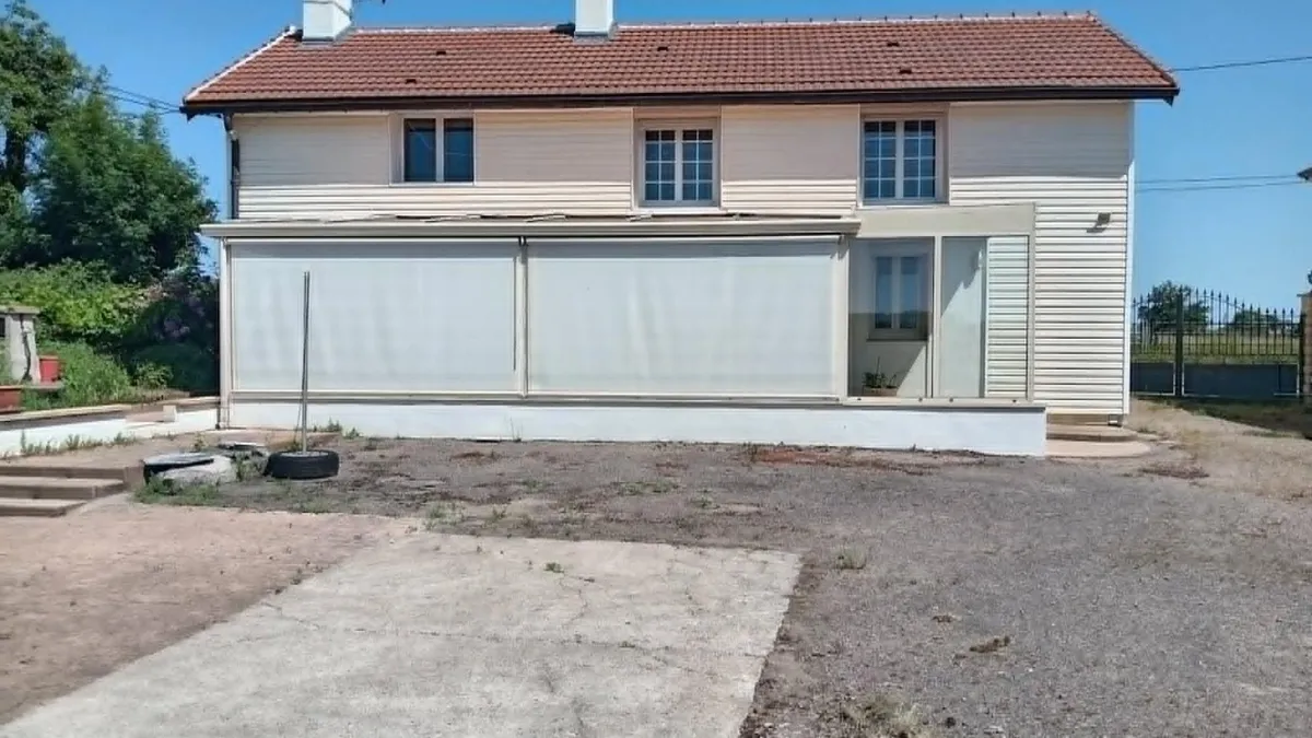 Photo 1