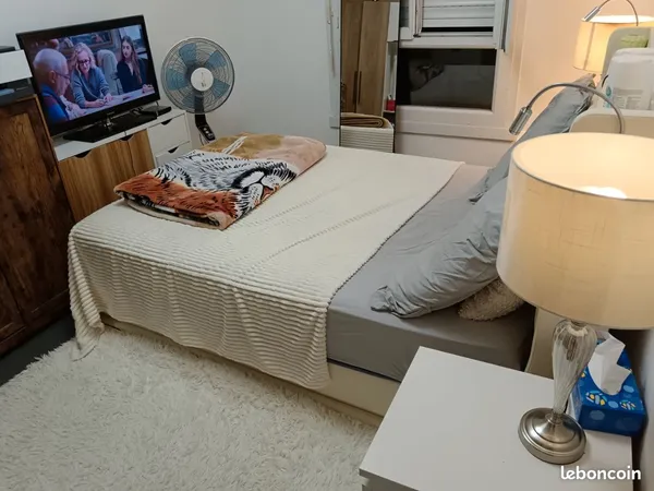 Chambre meublée