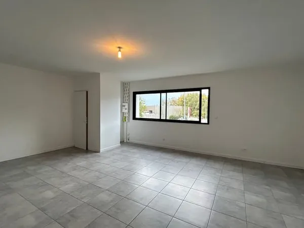 Local commercial 1 pièce 46 m²