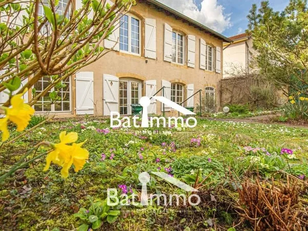 Villa 10 pièces 320 m²