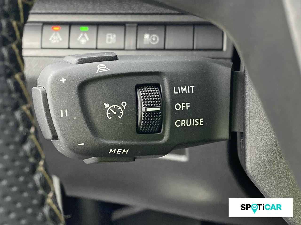 Peugeot 3008 plug-in hybrid4 300ch gt e-eat8 — photo 18