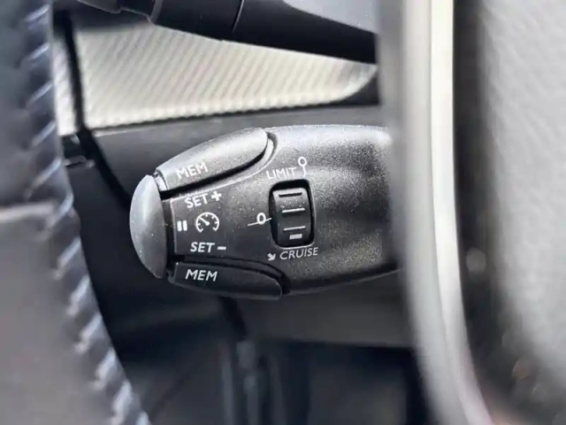 Peugeot 2008 puretech 100 s&amp;s bvm6 — photo 18