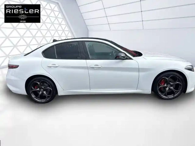Alfa Romeo Giulia 2.2 160 ch at8 — photo 31