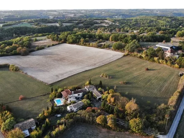 Charmante petite propriété proche du village de Montcuq en Quercy dans le Lot