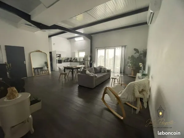 Maison 32 pièces 800 m²