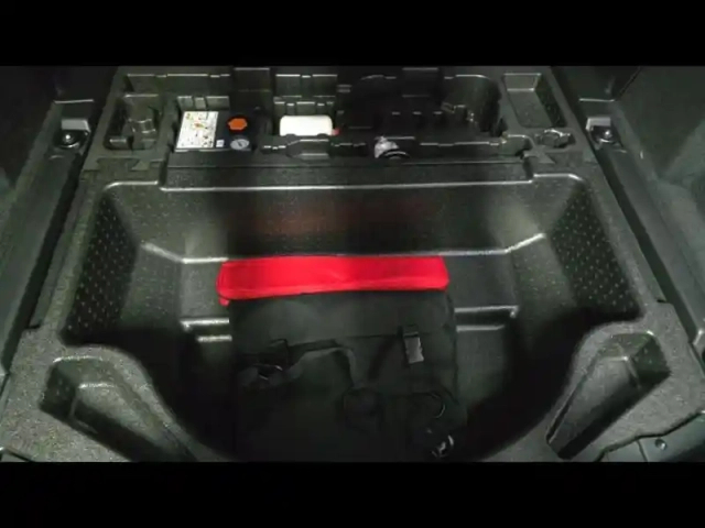 Land Rover Discovery Sport p300e r-dynamic se awd bva — photo 21