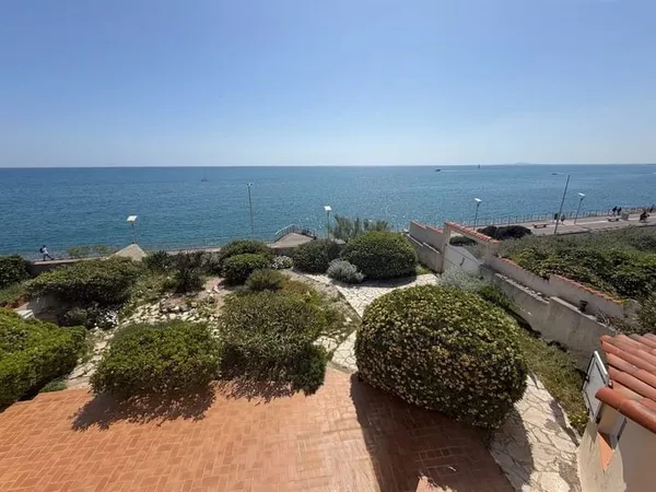 En1ère ligne vue la mer, appartement T5 en duplex...