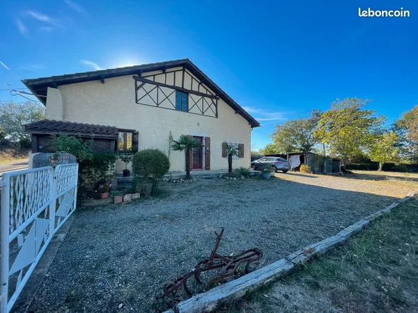 Maison gasconne de plain-pied, 115 m² habitables, 2100 m² de terrain et 100 m² de combles aménageabl