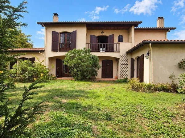 Maison 8 pièces 273 m²