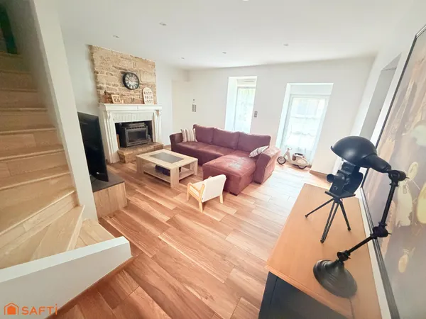 MAISON EN PIERRE DE CARACTERE DE 107 M2 EN CENTRE VILLE DE BAUD