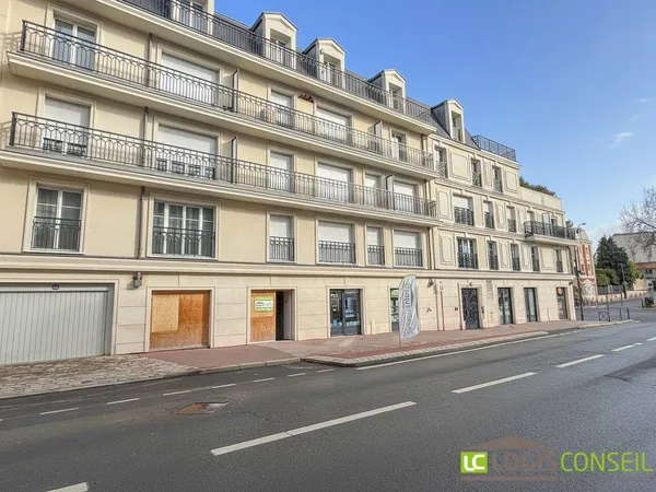 Local commercial 6 pièces 126 m²