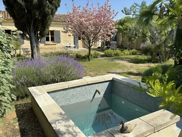 UZES PONT DU GARD : Maison de charme de plain pied avec pisc