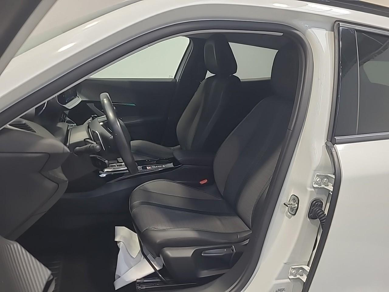 Peugeot 2008 puretech 130 s&s eat8 allure — photo 10