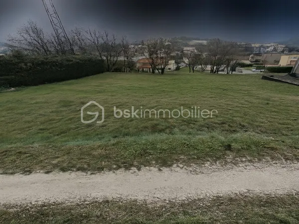 Terrain 700 m²