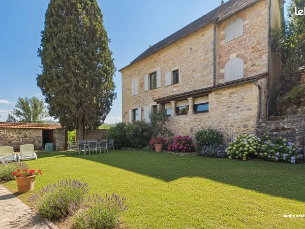 Propriété 6 pièces 158 m²