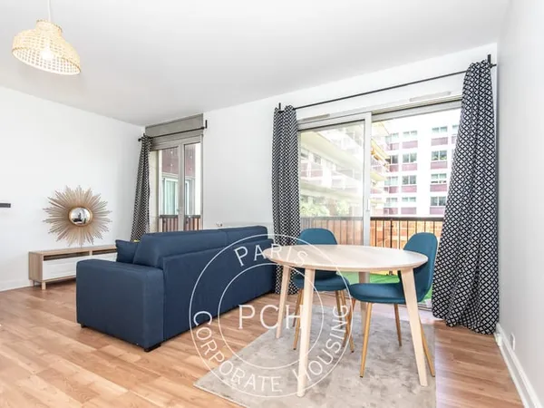 Studio meublé, balcon, 7e arrondissement
