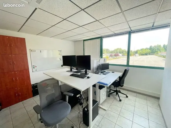 Dépôts de stockage et Bureaux climatisés 755m2 avec parking - Poisy / zone Epagnny
