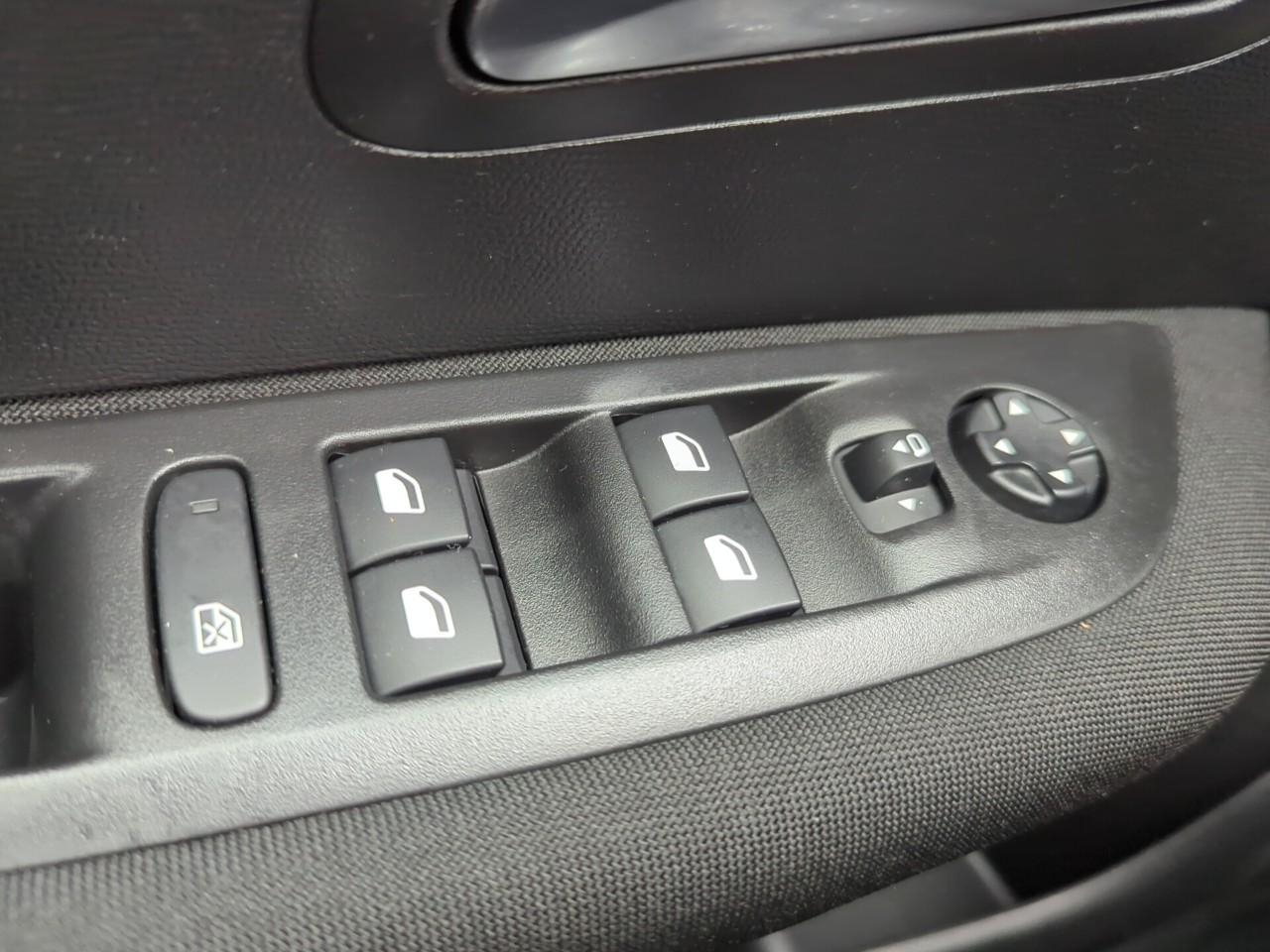 Peugeot 208 puretech 75 s&s bvm5 active pack — photo 23