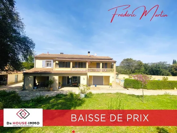 Collias, belle maison provençale de plus de 300 m² avec sa piscine et ses deux dépendances.