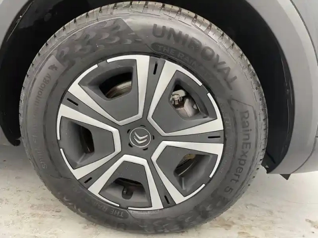 Citroën C4 e- 136 ch automatique — photo 17