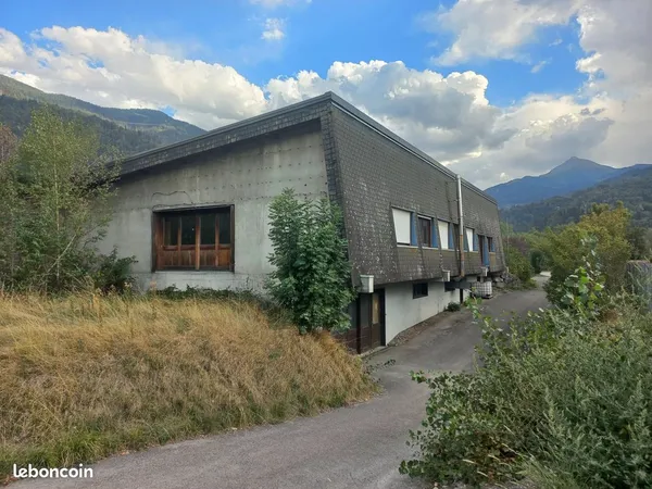 Local 600 m² Passy