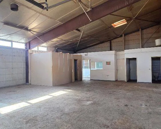 Local d'activité 150 m²
