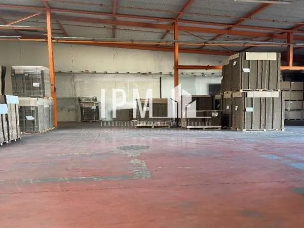 Entrepôt bureaux 2377 m2 à louer TARASCON 13150