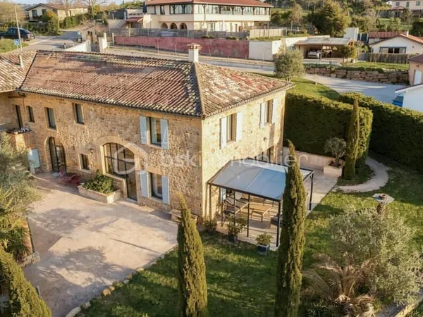 Ancien cuvier du XVIIIe siècle - 275 m² - Saint-Jean-des-Vignes