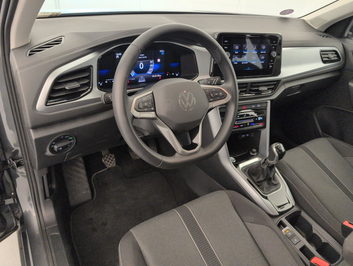 Volkswagen T-Roc — photo 15