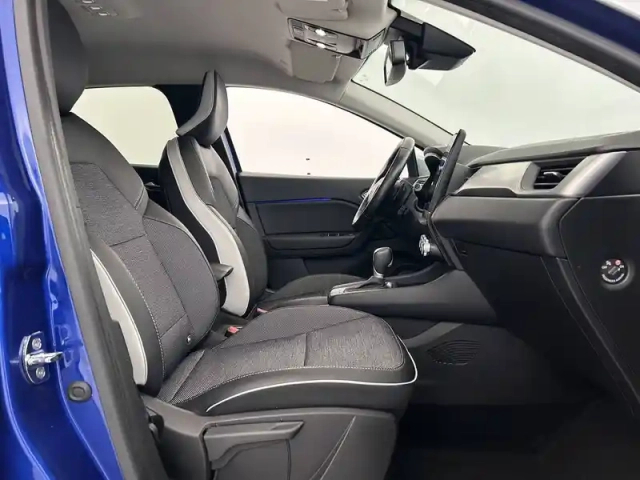Renault Captur blue dci 115 edc — photo 23