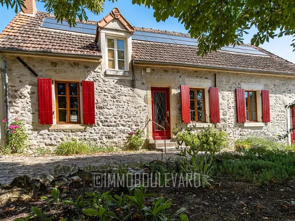 À vendre Indre (36) : domaine de caractère avec gîte