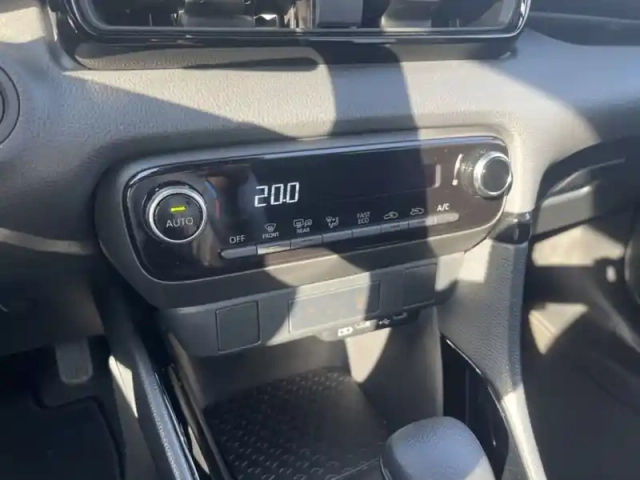 Toyota Yaris hybride 116h design — photo 17