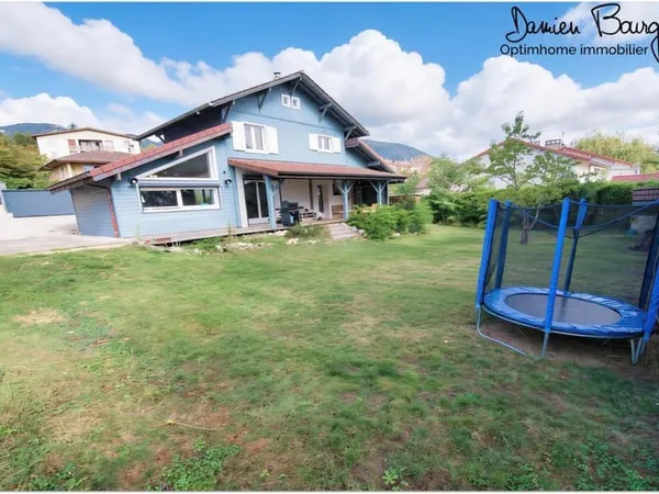 Maison individuelle avec grand jardin au coeur de Gex - Calme et potentiel d'extension