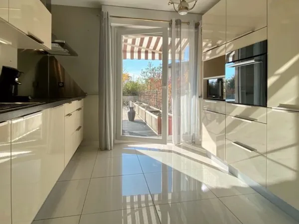 Loue T3 90m² avec grande terrasse 120m² Annecy-le-Vieux