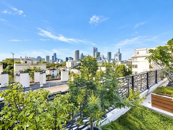NEUILLY-SUR-SEINE - SAINT-JAMES - DUPLEX EN DERNIER ÉTAGE - TERRASSE DE 225 M²