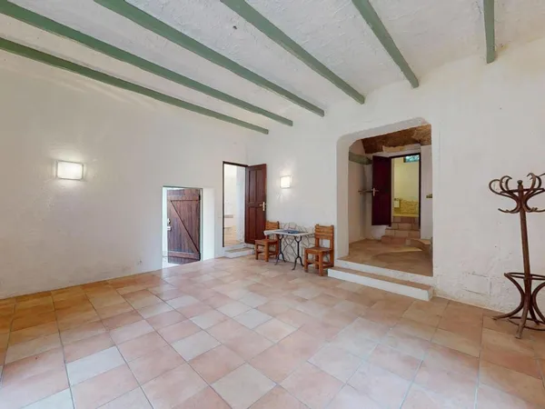 Roquebrune Village – 3P de 69 m² avec plafonds à 4 m et deux entrées indépendantes