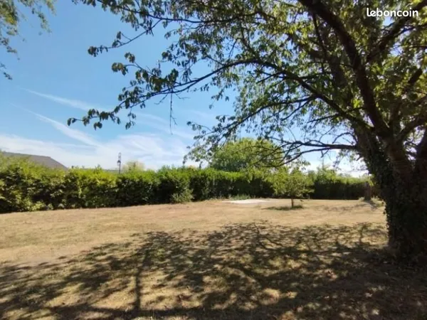 Particulier vend terrain plat et calme 866 m2 à 78240 Chambourcy proche du lycée International de Sa