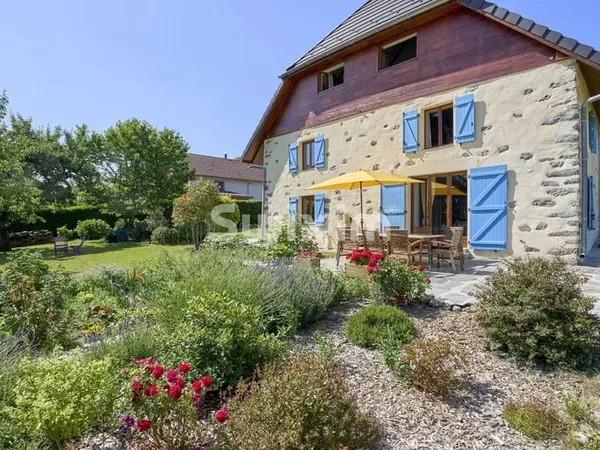 Magnifique corps de ferme entièrement rénové avec vue imprenable à Pers-Jussy