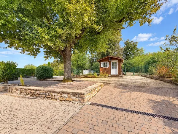 Montmerle: Plain Pied, 2029m² terrain
