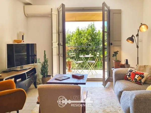 Uzès à pied - appartement avec terrasse, vues sur la verdure et le duché, garage en résidence sécuri