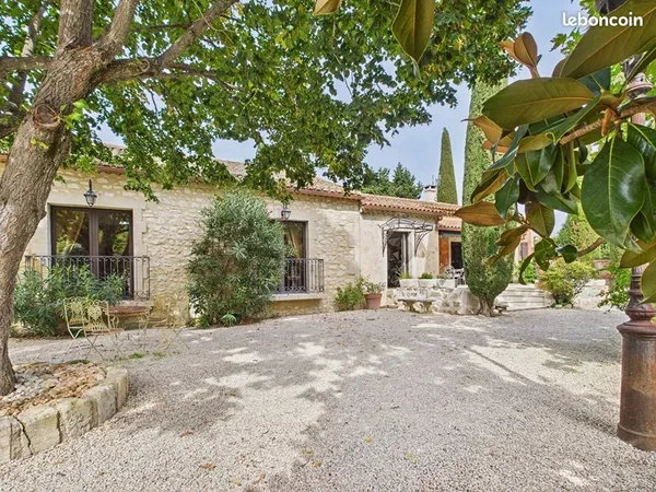 Mas 6 pièces 303 m²