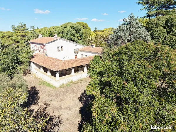 Maison 12 pièces 352 m²