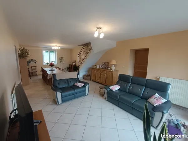 275 m² rénovés à 242 000 - 5 chambres - Eix, à 10 min de Verdun