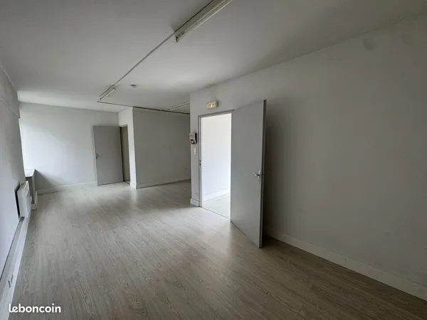 Local commercial 40 m² Colombier-Fontaine
