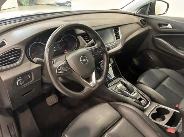 Opel Grandland 1.6 turbo 225ch hybride ultimate — photo 6