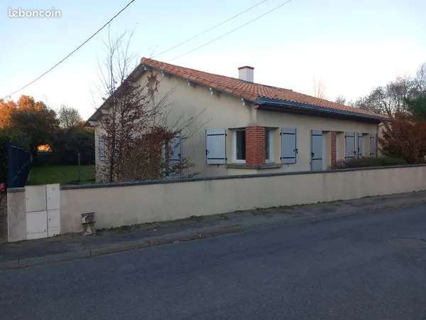 Maison meublée 99 m², 3 chambres, 2 garages