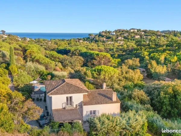 Maison 6 pièces 222 m²