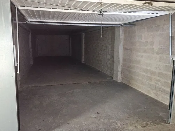 A louer très grand double/triple garage - Lorient Centre
