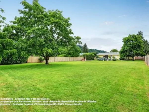 Terrain 600 m²